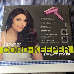 Con air cord keeper blow dryer with connections never used